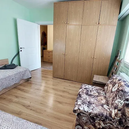 за гости , жк. зорница, бл.36 *